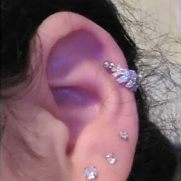 1 Pcs 18g Cubic Zircon Leaf Design Upper Ear Cuff NWT - Picture 6 of 15